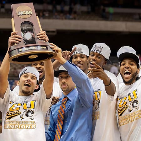 Men’s basketball team holding up trophy