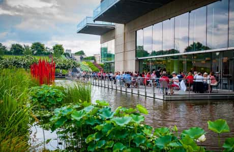 People dining outside the Virginia Museum of Fine Arts