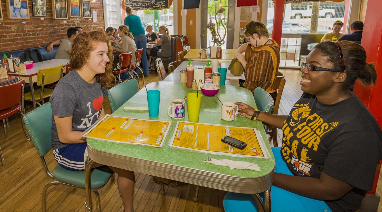  People dining at 821 Cafe